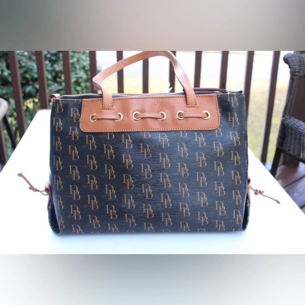 Dooney & Bourke signature logo tassel tote bag